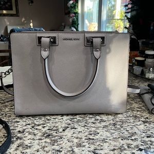 Michael Kors women’s handbag shoulder leather grey bag!